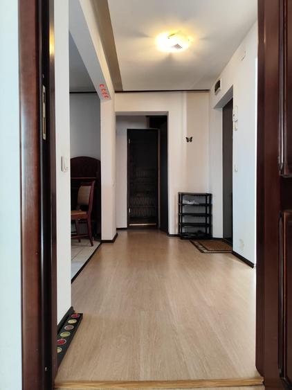 Apartament cu 3 camere decomandat în Exterior Vest