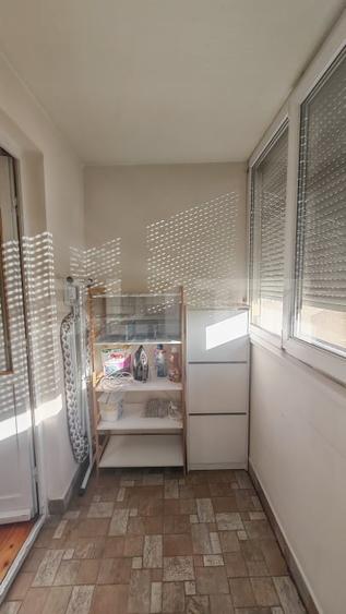 Apartament cu 3 camere semidecomandat, mobilat în Cantemir