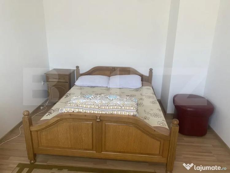Casă cu 7 camere cu Teren 2000 Mp în Central
