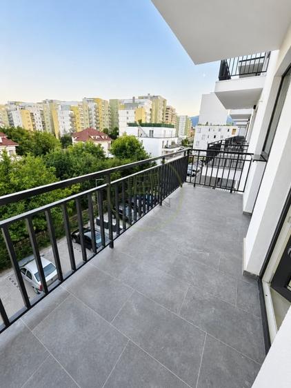 Apartament cu 3 camere decomandat, mobilat în Tractorul