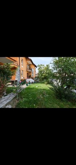 Casă cu 5 camere cu Canalizare în Bujoreni