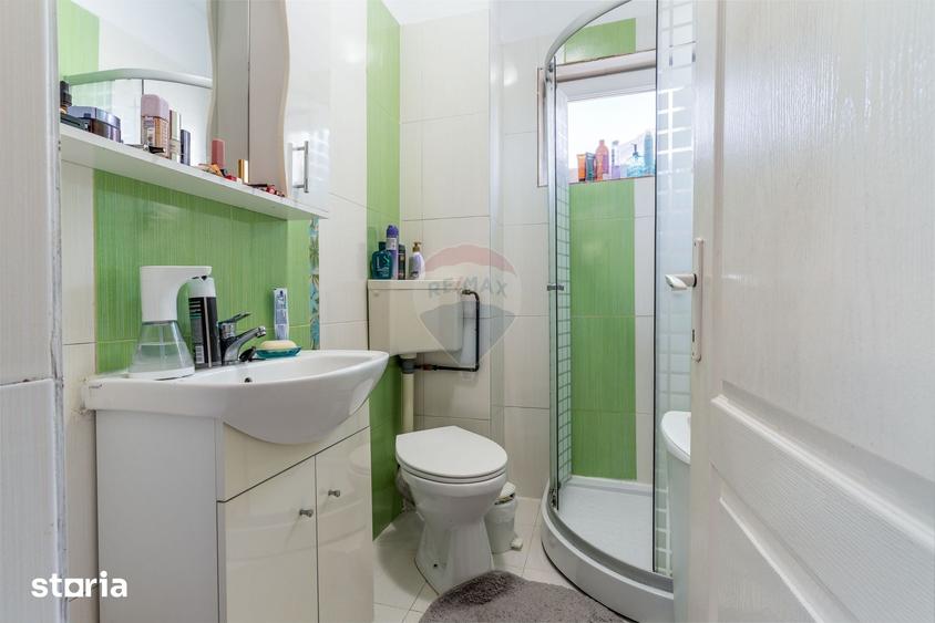 Casă cu 7 camere cu Teren 657 Mp în Gruia