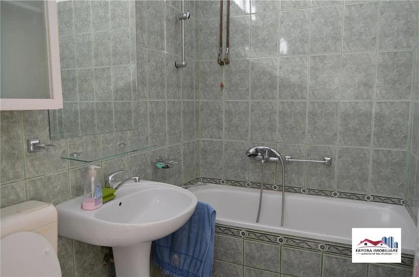 Casă cu 3 camere în Semicentral