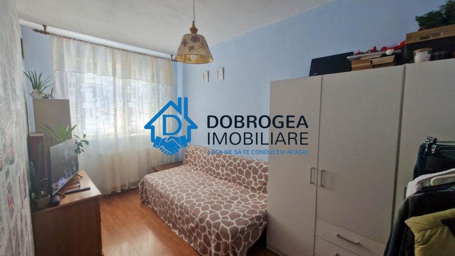 Apartament cu 3 camere semidecomandat, mobilat în Vest