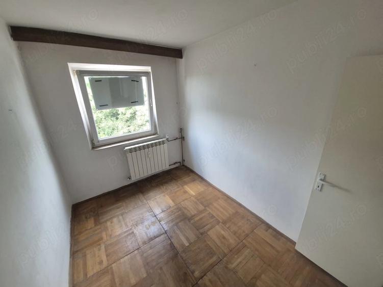 Apartament cu 3 camere semidecomandat în Șagului