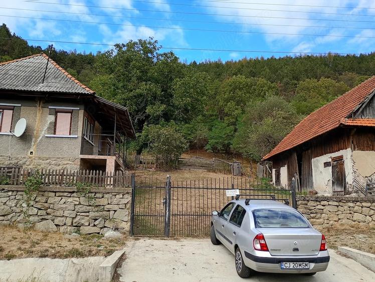 Casă cu Teren 2000 Mp în Morlaca