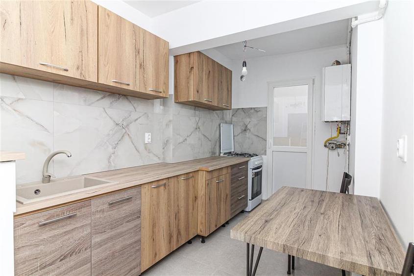 Apartament cu 3 camere semidecomandat, mobilat în Mănăștur