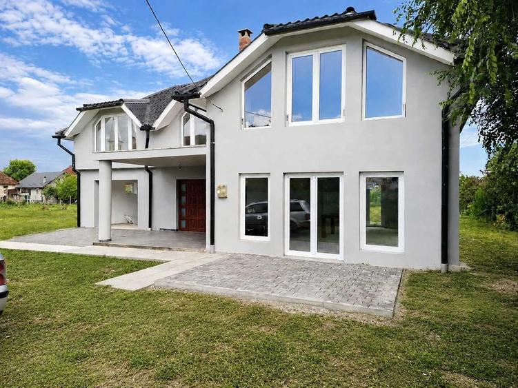 Casă cu 3 camere în Gârdani