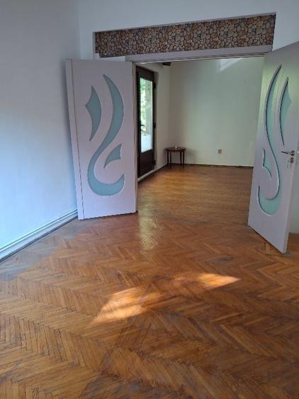 Apartament cu 4 camere semidecomandat în 1 Mai