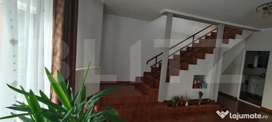 Casă cu 4 camere cu Teren 7238 Mp în Central