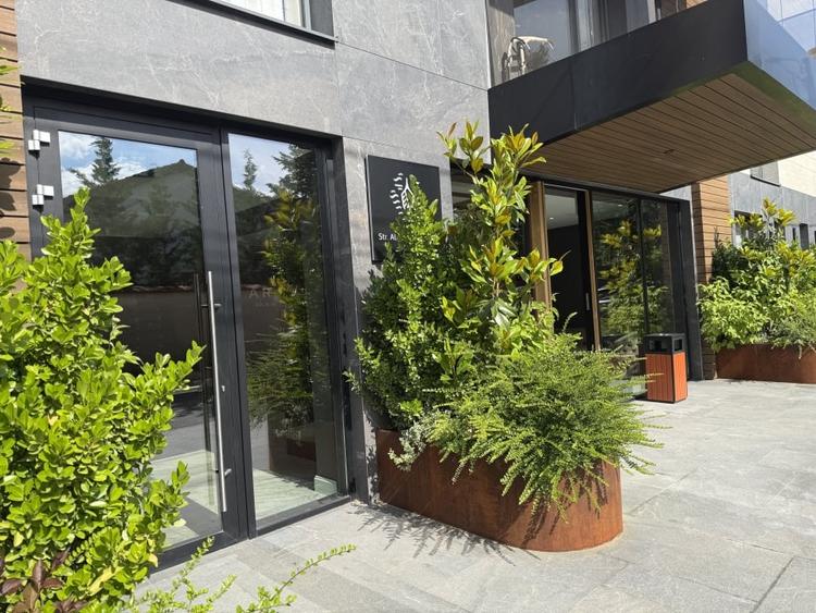 Apartament cu 3 camere decomandat în Iancu Nicolae