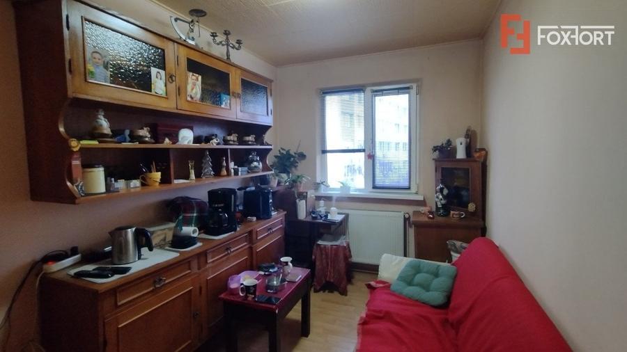 Apartament cu 4 camere semidecomandat, mobilat în Dacia