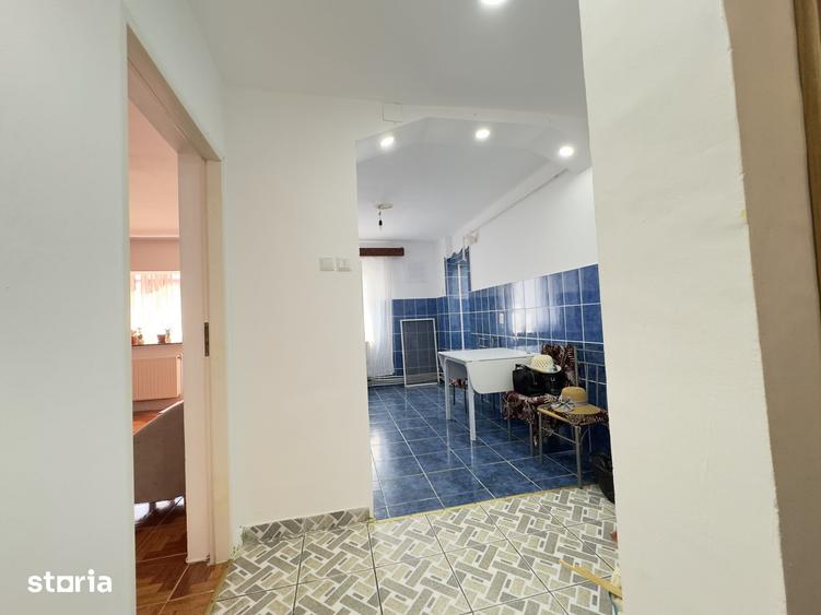 Apartament cu 3 camere decomandat, mobilat în Republicii