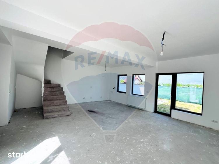 Casă cu 4 camere cu Teren 268 Mp în Crevedia