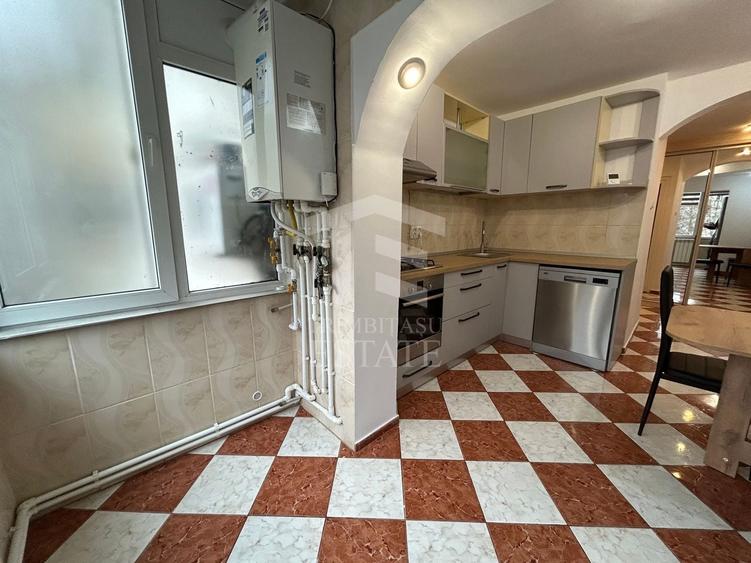 Apartament cu 3 camere decomandat, mobilat în Dacia