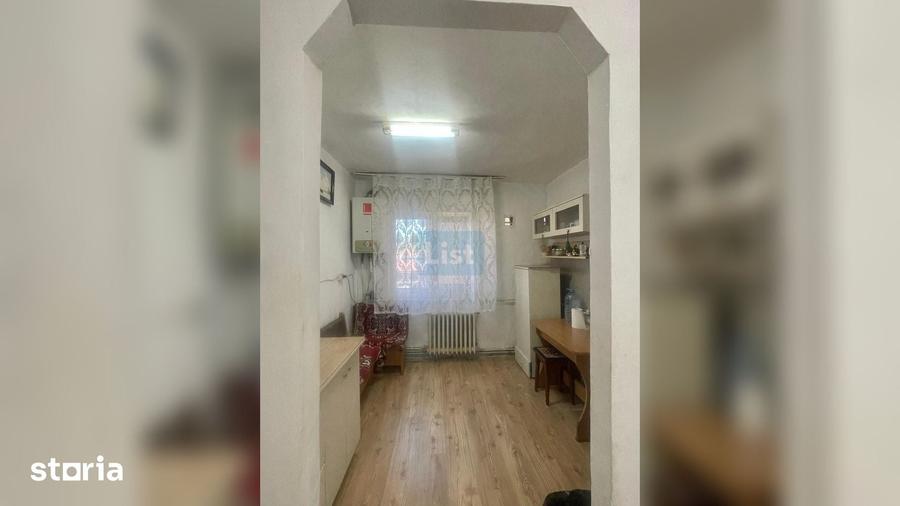Apartament cu 3 camere semidecomandat în Micro IV