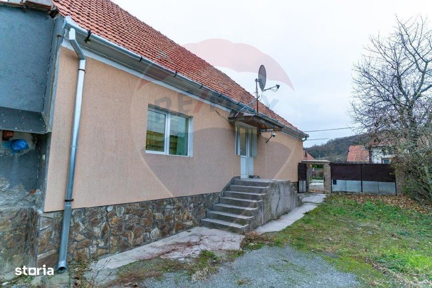 Casă cu 4 camere în Criș