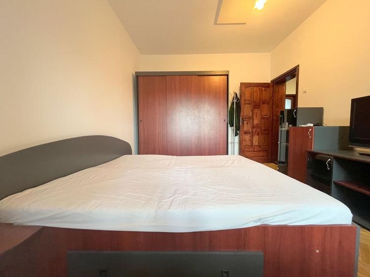 Apartament cu 3 camere decomandat, mobilat în Central