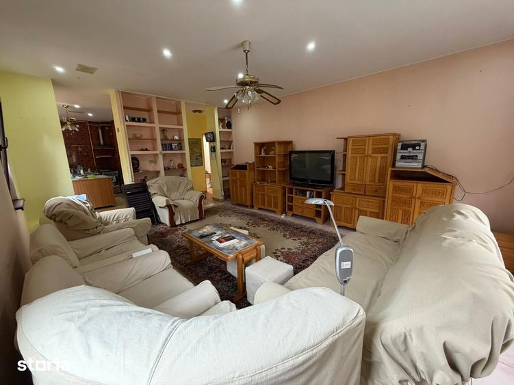 Casă cu 7 camere cu Teren 333 Mp în Tomis II