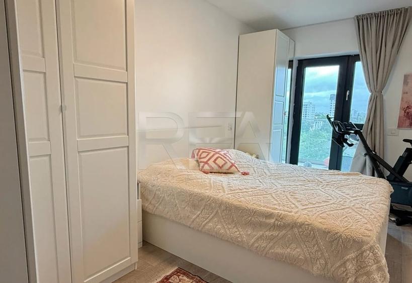 Apartament cu 5 camere decomandat, mobilat în Pajura
