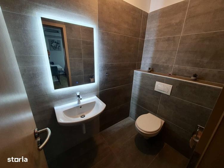 Apartament cu 3 camere semidecomandat în Lipovei