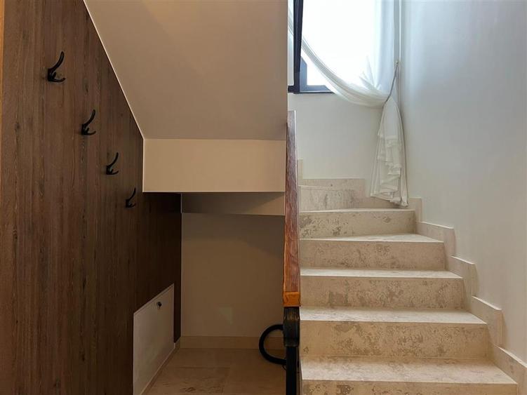 Duplex cu 5 camere cu Teren 250 Mp în Exterior Vest