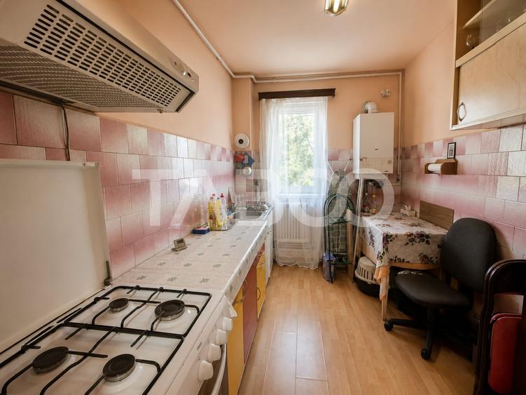 Apartament cu 2 camere semidecomandat, mobilat în Mihai Viteazul