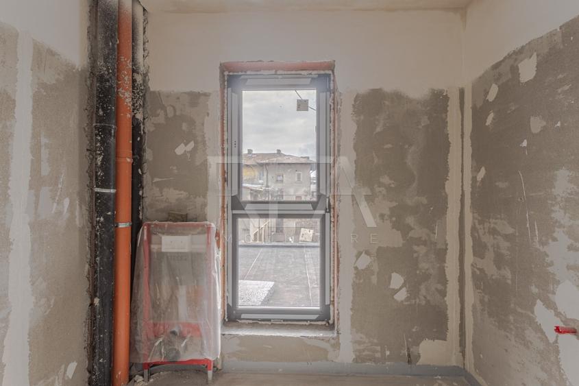 Apartament cu 3 camere semidecomandat în Matei Voievod