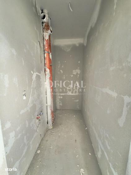 Apartament cu 3 camere semidecomandat în Florești