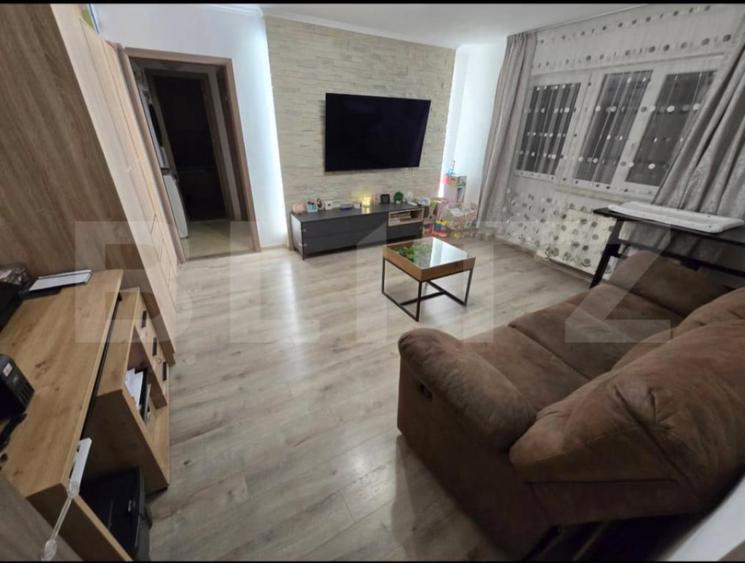 Apartament cu 2 camere, 50 mp, etaj intermediar, renovat, z - 1