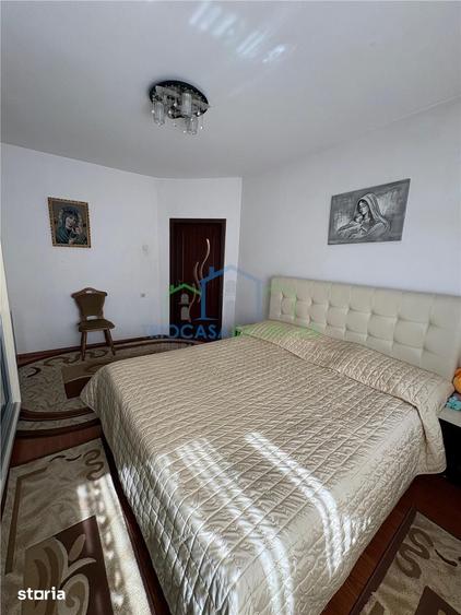 Casă cu 8 camere cu Teren 800 Mp în Central