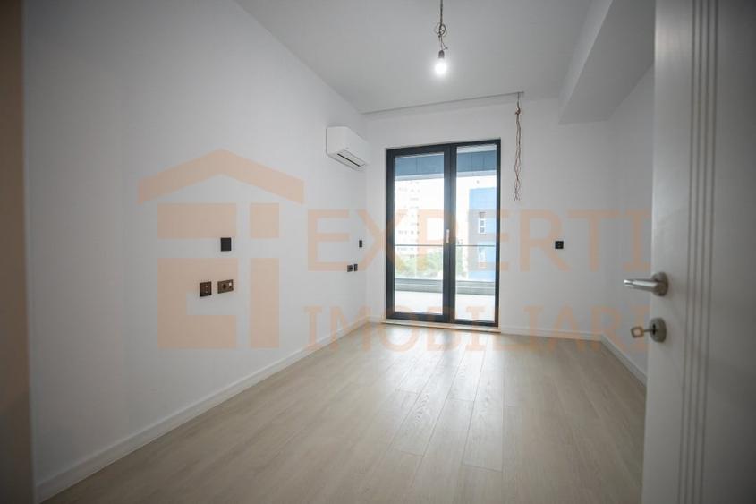 Apartament cu 3 camere decomandat în Faleza Nord