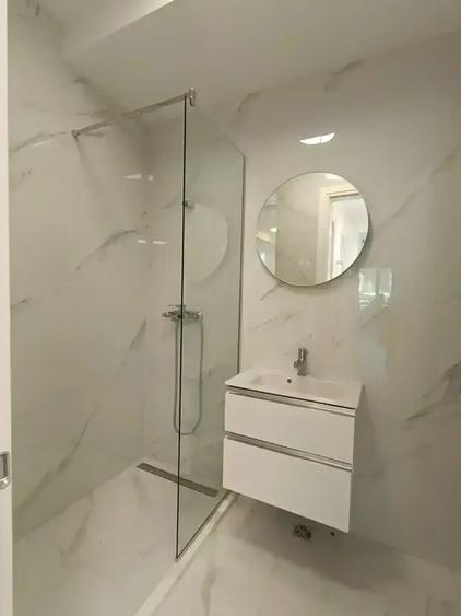 Apartament cu 4 camere semidecomandat în Armeneasca