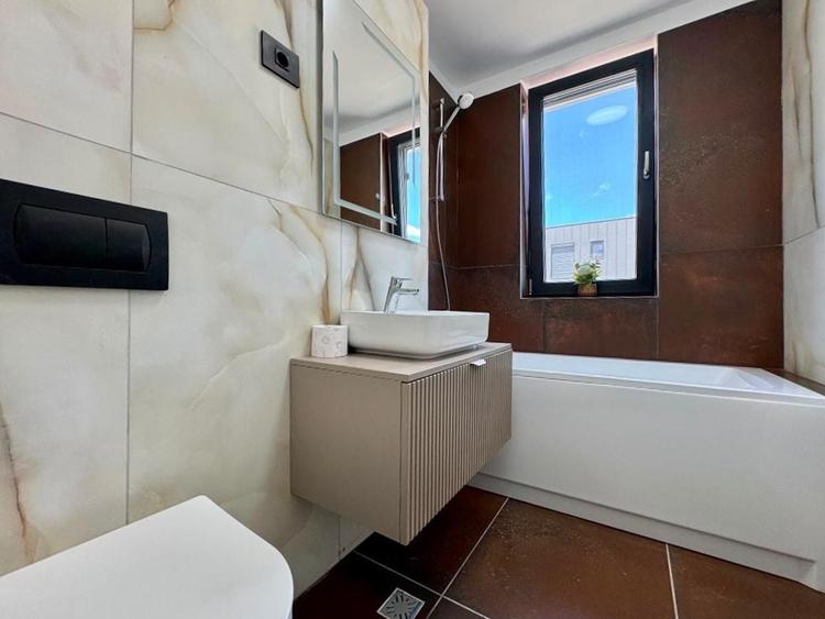 Apartament cu 4 camere decomandat, mobilat în Central