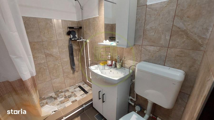 Apartament cu 4 camere decomandat, mobilat în Craiovița Nouă
