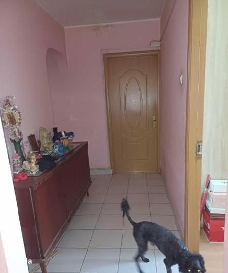 Apartament cu 4 camere decomandat, mobilat în Berceni