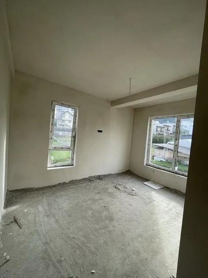 Duplex cu 4 camere cu Canalizare în Florești