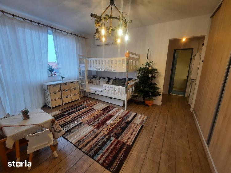 Apartament cu 3 camere semidecomandat în Central