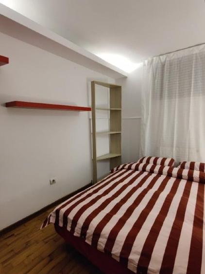 Apartament cu 3 camere semidecomandat, mobilat în Dacia