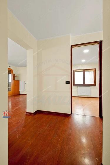 Apartament cu 3 camere decomandat în Micro 21