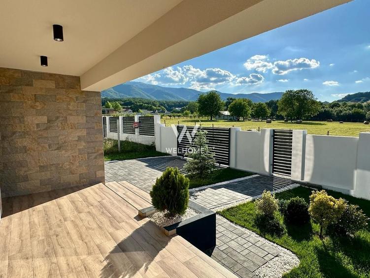 Casă individuală cu 4 camere cu Canalizare în Sadu