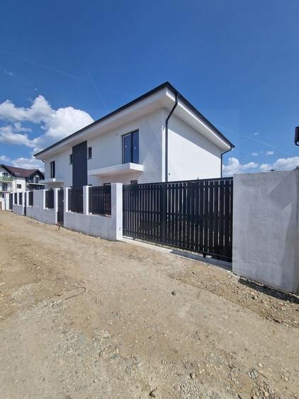 Duplex cu 4 camere cu Canalizare în Șelimbăr