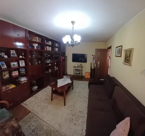 Apartament cu 3 camere decomandat în Delfinariu