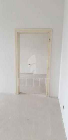 Apartament cu 4 camere semidecomandat în Central