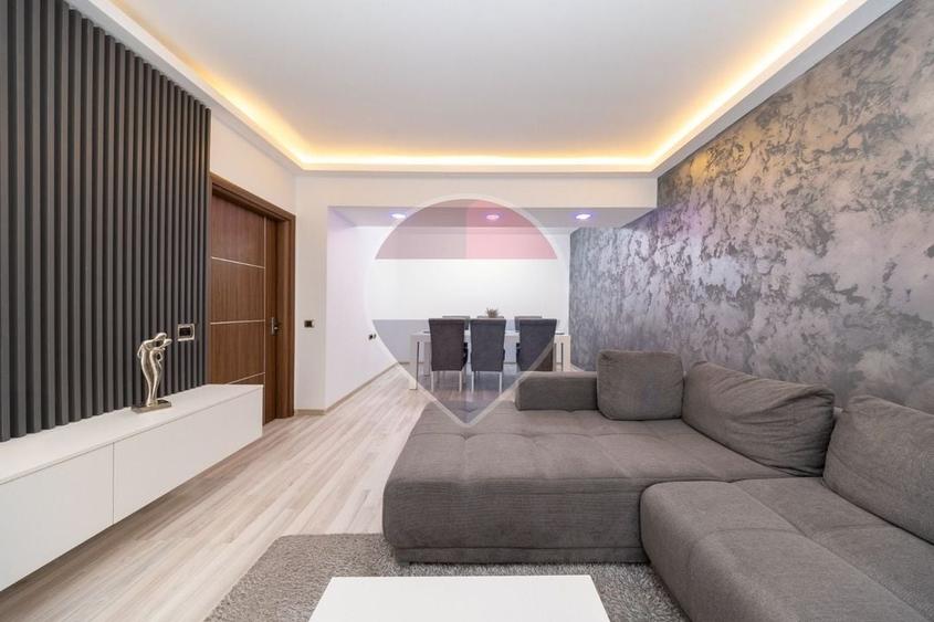 Apartament cu 2 camere decomandat în Tractorul