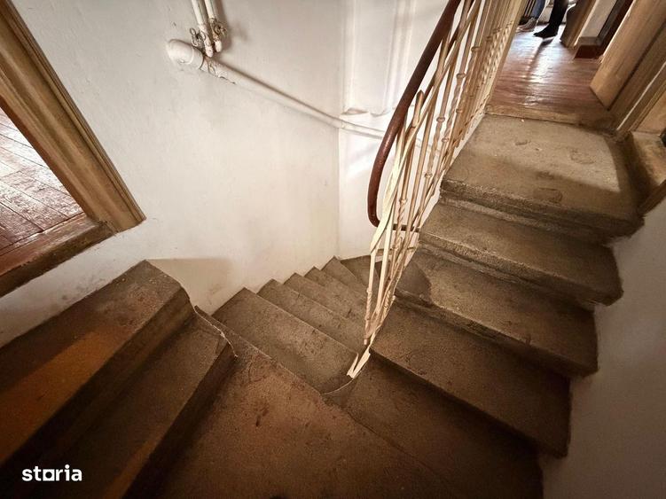 Casă cu 7 camere decomandat cu Teren 391 Mp în Băneasa