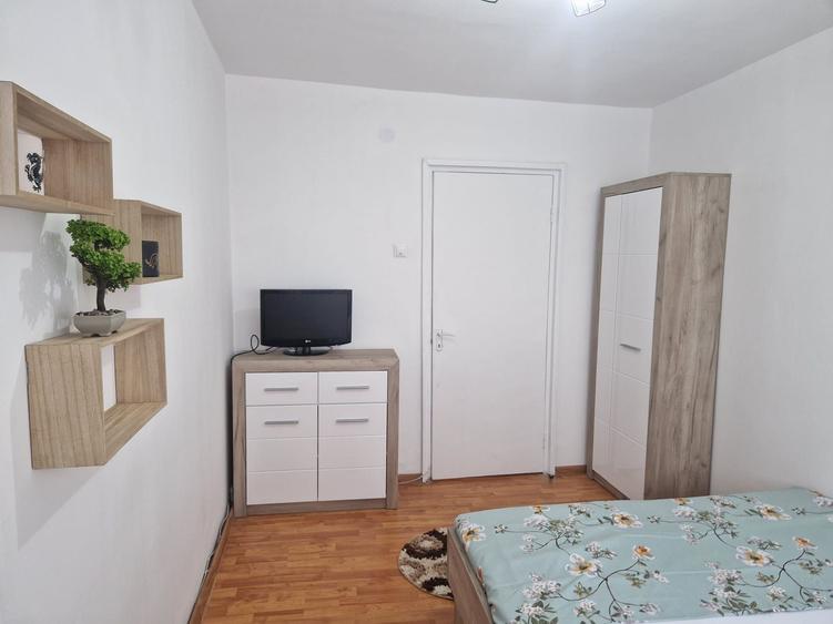 Apartament cu 3 camere decomandat în Popoveni