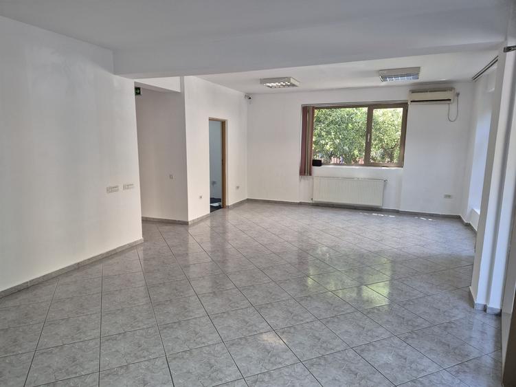 Spațiu comercial, de 140 mp, în Vitan