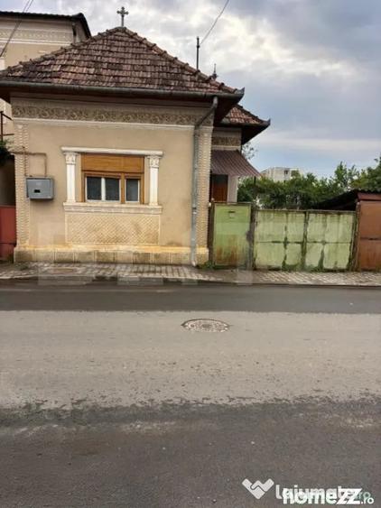 Casă cu 3 camere cu Teren 600 Mp în Central