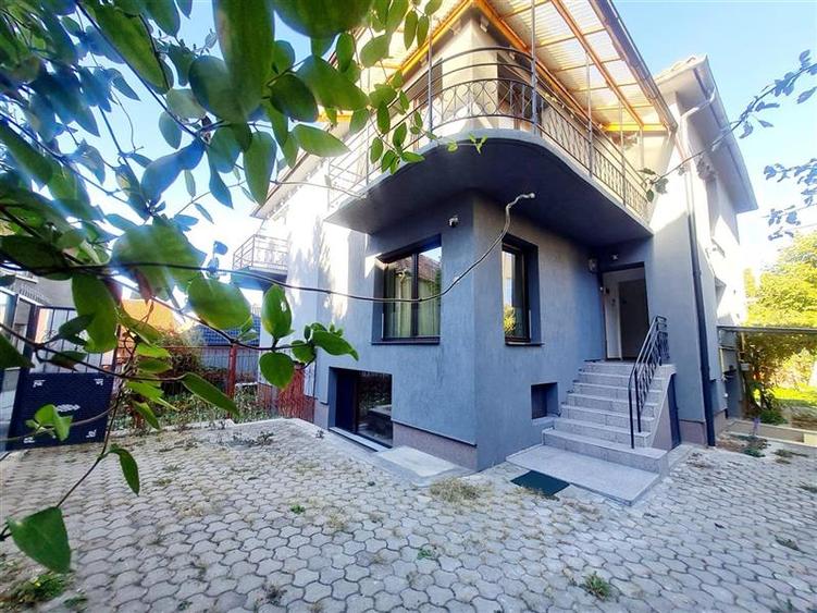Casă individuală cu 4 camere cu Canalizare în Central